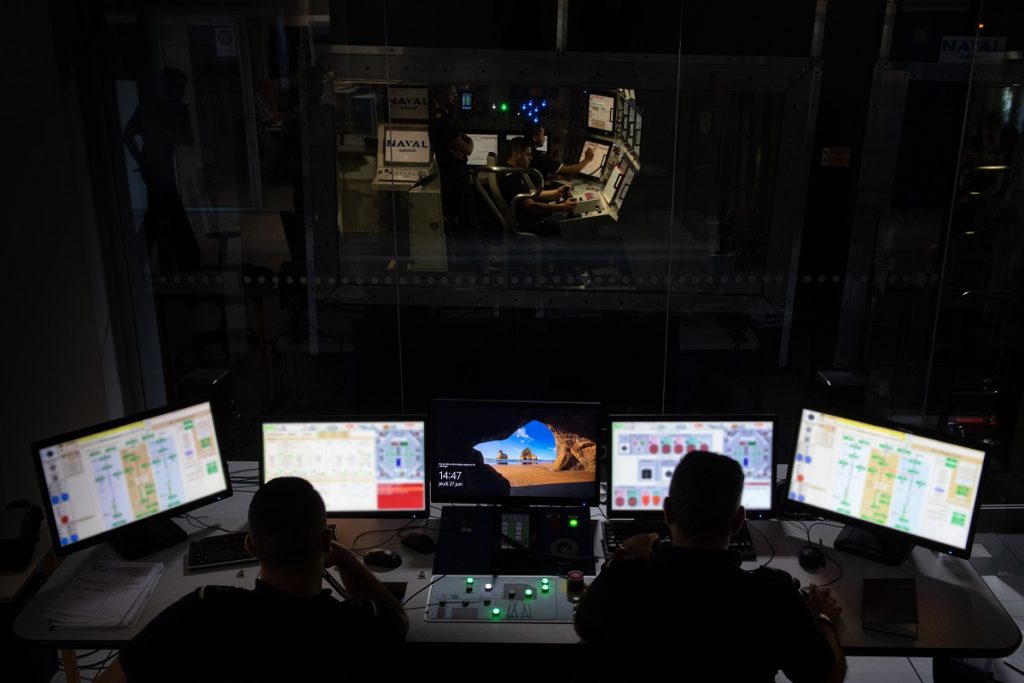 https://www.navalnews.com/wp-content/uploads/2019/12/1st-Crew-of-French-Navys-New-SSN-Completes-Simulator-Training-Ahead-of-Sea-Trials-3-1024x683.jpg