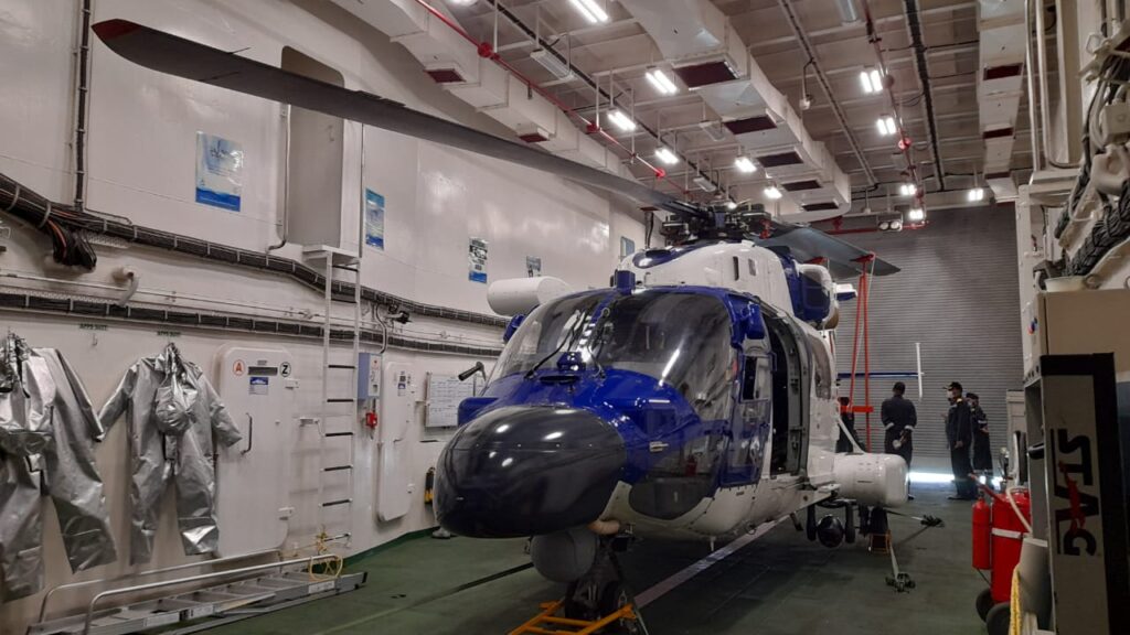 ALH Dhruv Demonstrates Deck Operations Capabilities in Ship-borne Trials