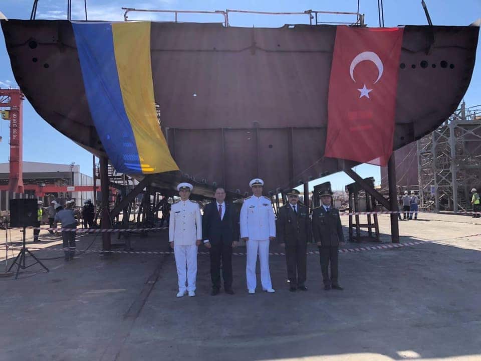 Türkiye'nin Ukrayna için ürettiği bir geminin devir teslim töreninden. Naval News, 2021.