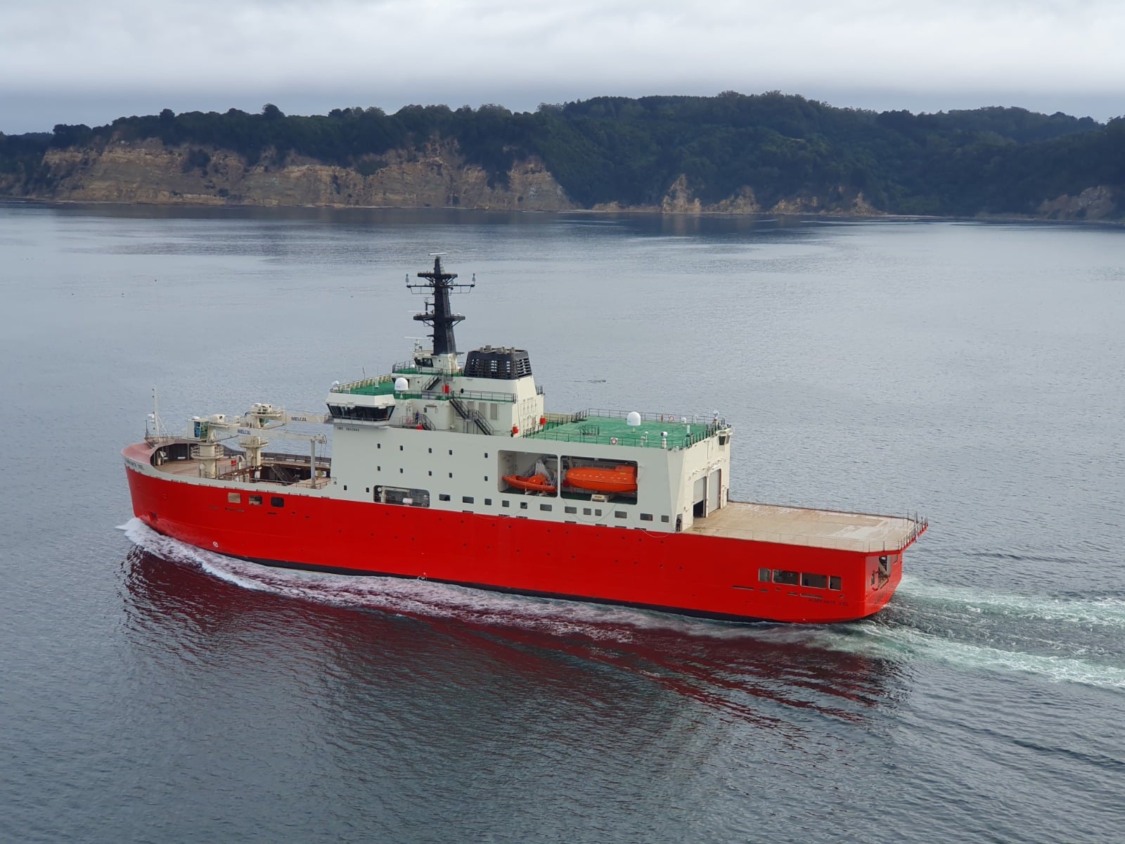 El nuevo rompehielos de Chile completa su primera semana en el mar
