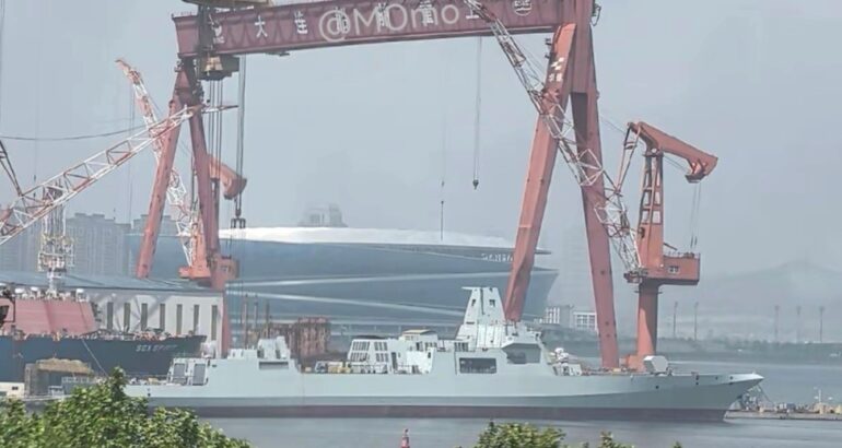 الصين تطلق المدمرة العاشرة من النوع Type 055 ، مما يزيد الإنتاج في داجوشان