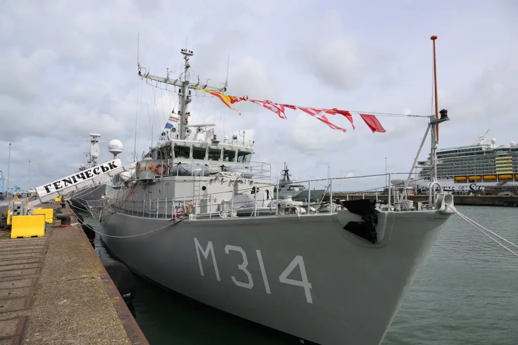 Ukraine receives ex-Dutch Alkmaar-class minehunter Henichesk